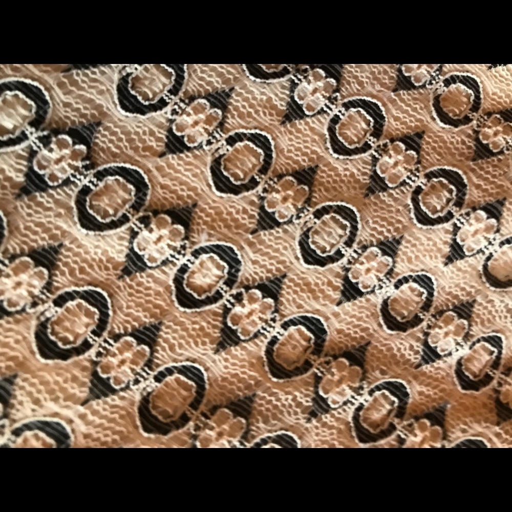 Max Studio very pretty lace skirt